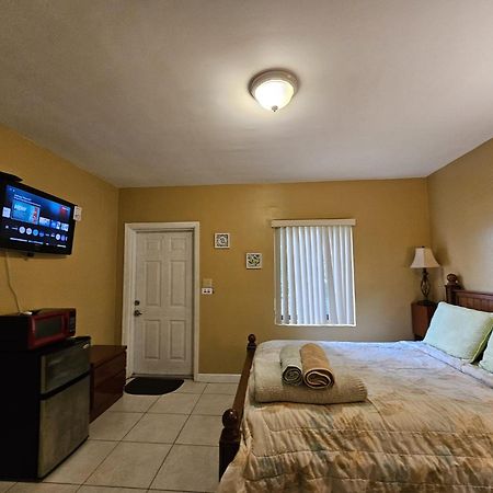 Royal Poinciana Stay 마이애미스프링스 외부 사진